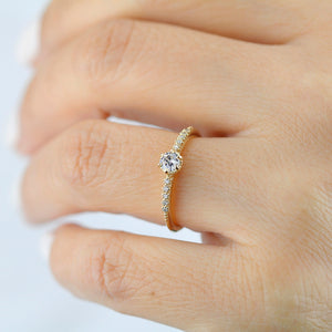 Round diamond engagement rings with side stones | prong setting diamond engagement ring - NOOI JEWELRY