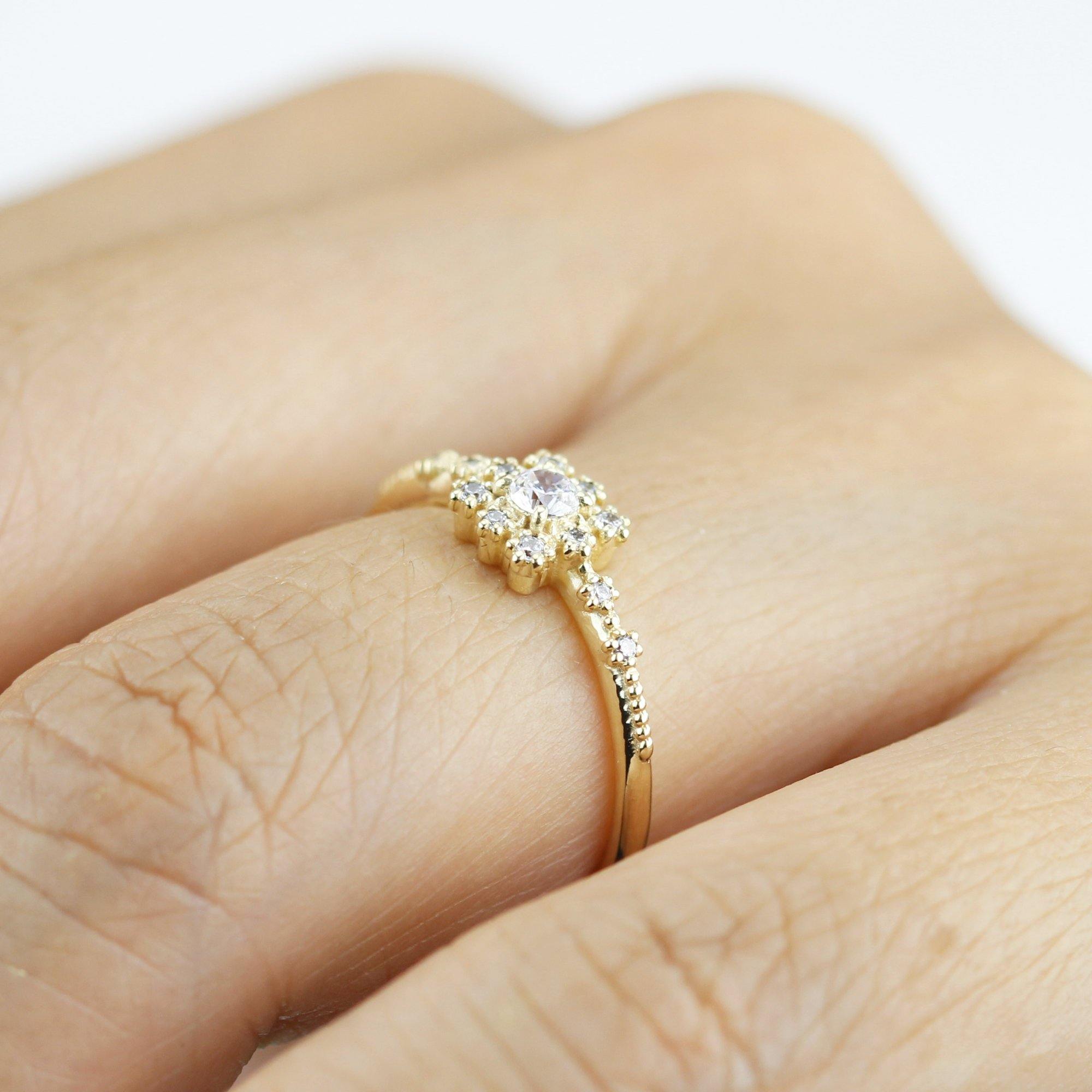 Round Diamond Ring with Square Halo in 18K Gold – NOOI JEWELRY