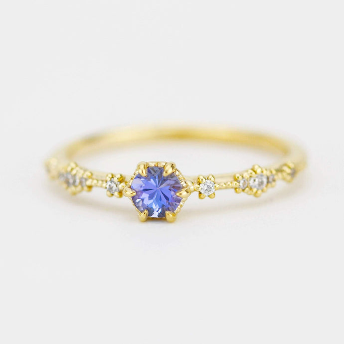Simple tanzanite and diamond engagement ring | R323TNZ - NOOI JEWELRY