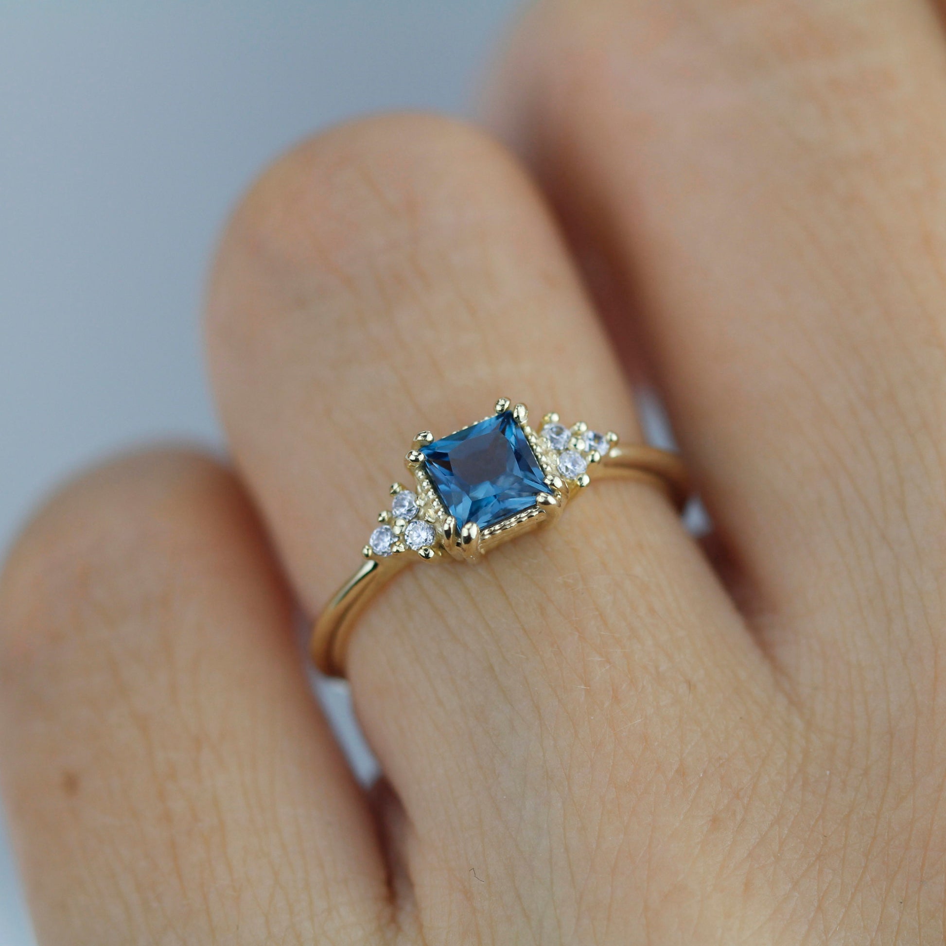 Princess cut engagement ring, square engagement ring, blue topaz engagement ring for women, 18k gold ring made in Italy | R 344LBT