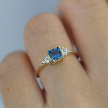 Load image into Gallery viewer, Princess cut engagement ring, square engagement ring, blue topaz engagement ring for women, 18k gold ring made in Italy | R 344LBT