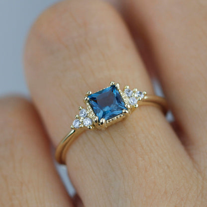 Princess cut engagement ring, square engagement ring, blue topaz engagement ring for women, 18k gold ring made in Italy | R 344LBT