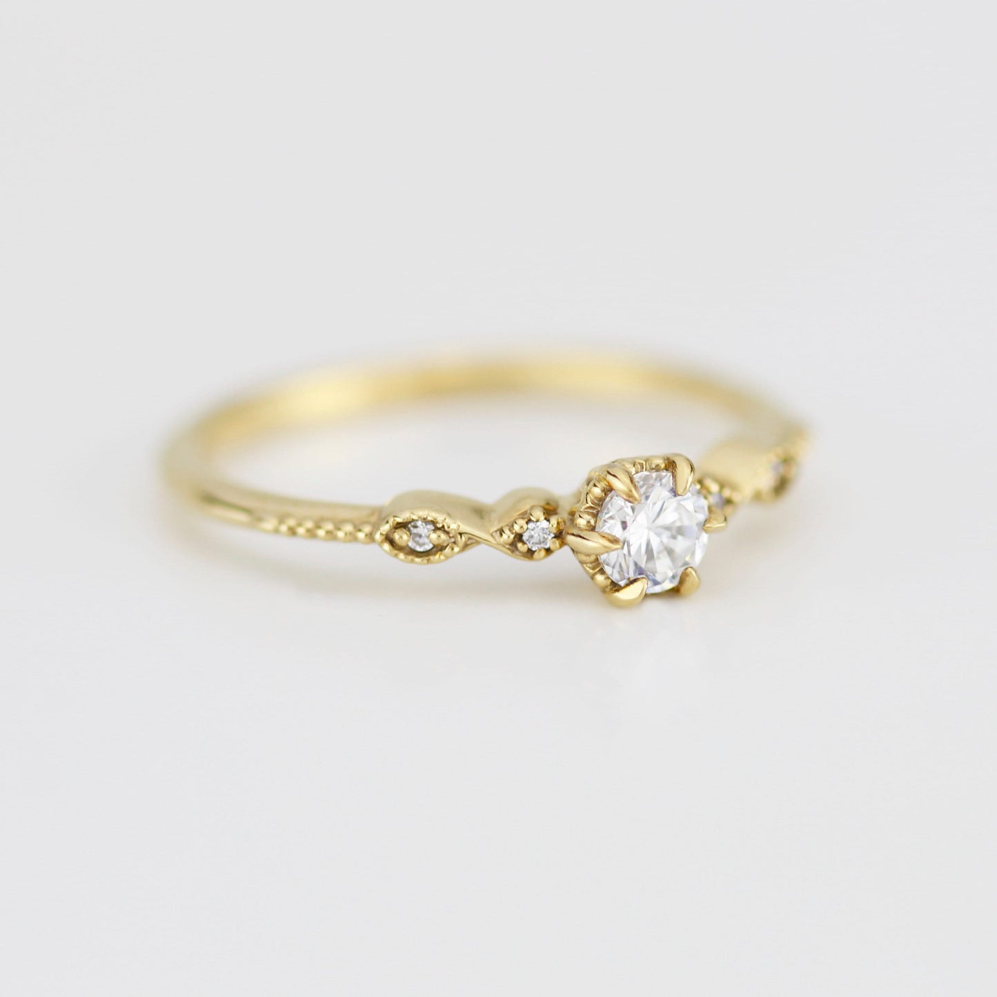 Simple diamond ring, twisted ring, cross over diamond ring, vintage ring | R 363WD