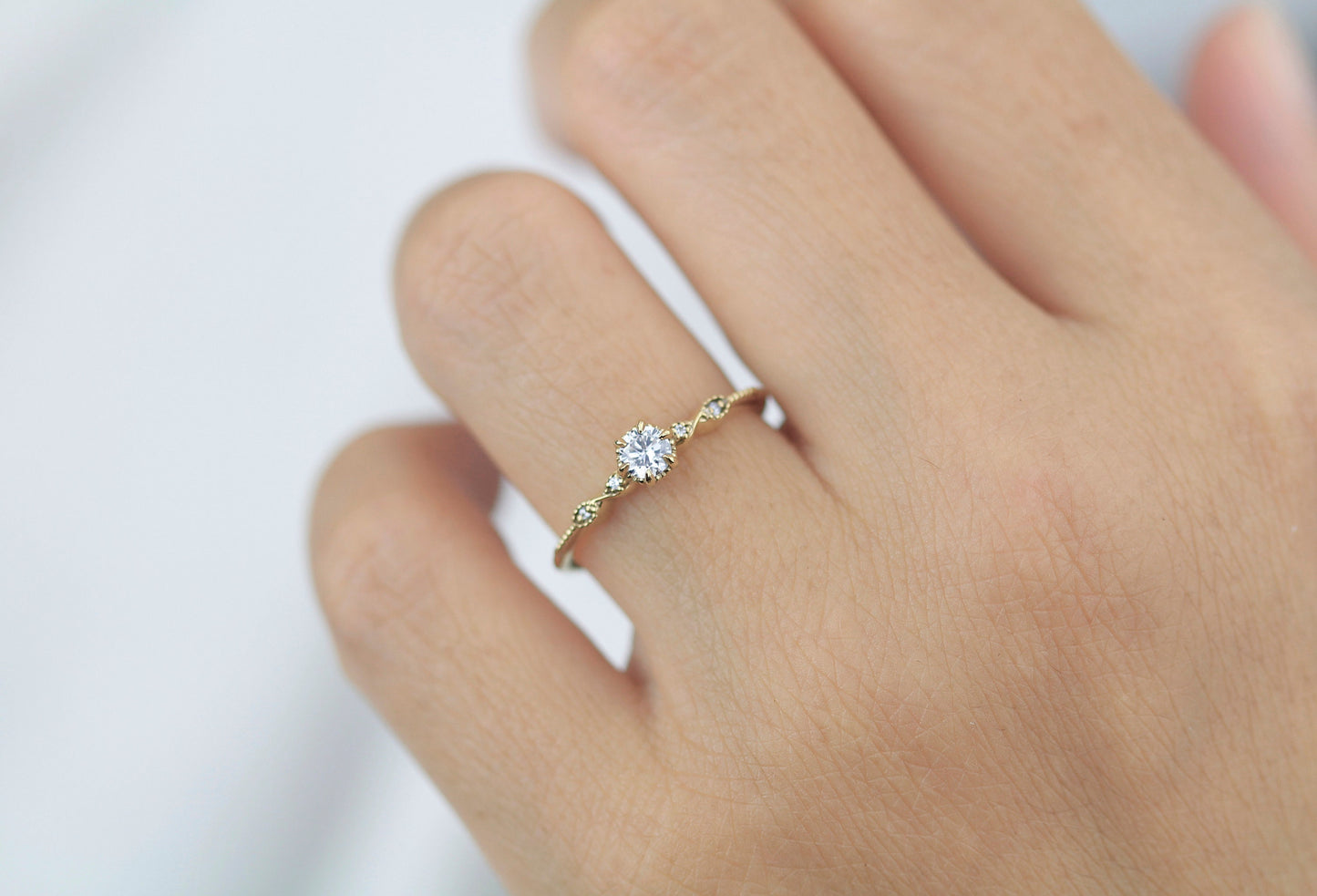 Simple diamond ring, twisted ring, cross over diamond ring, vintage ring | R 363WD