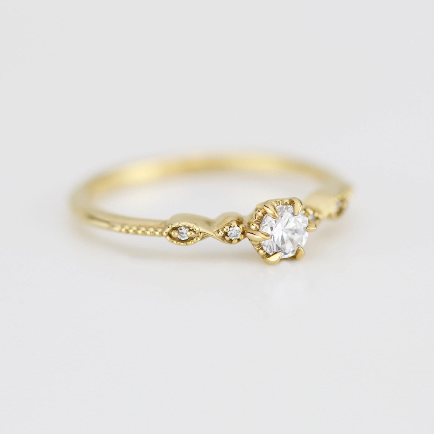 Simple diamond ring, twisted ring, cross over diamond ring, vintage ring | R 363WD
