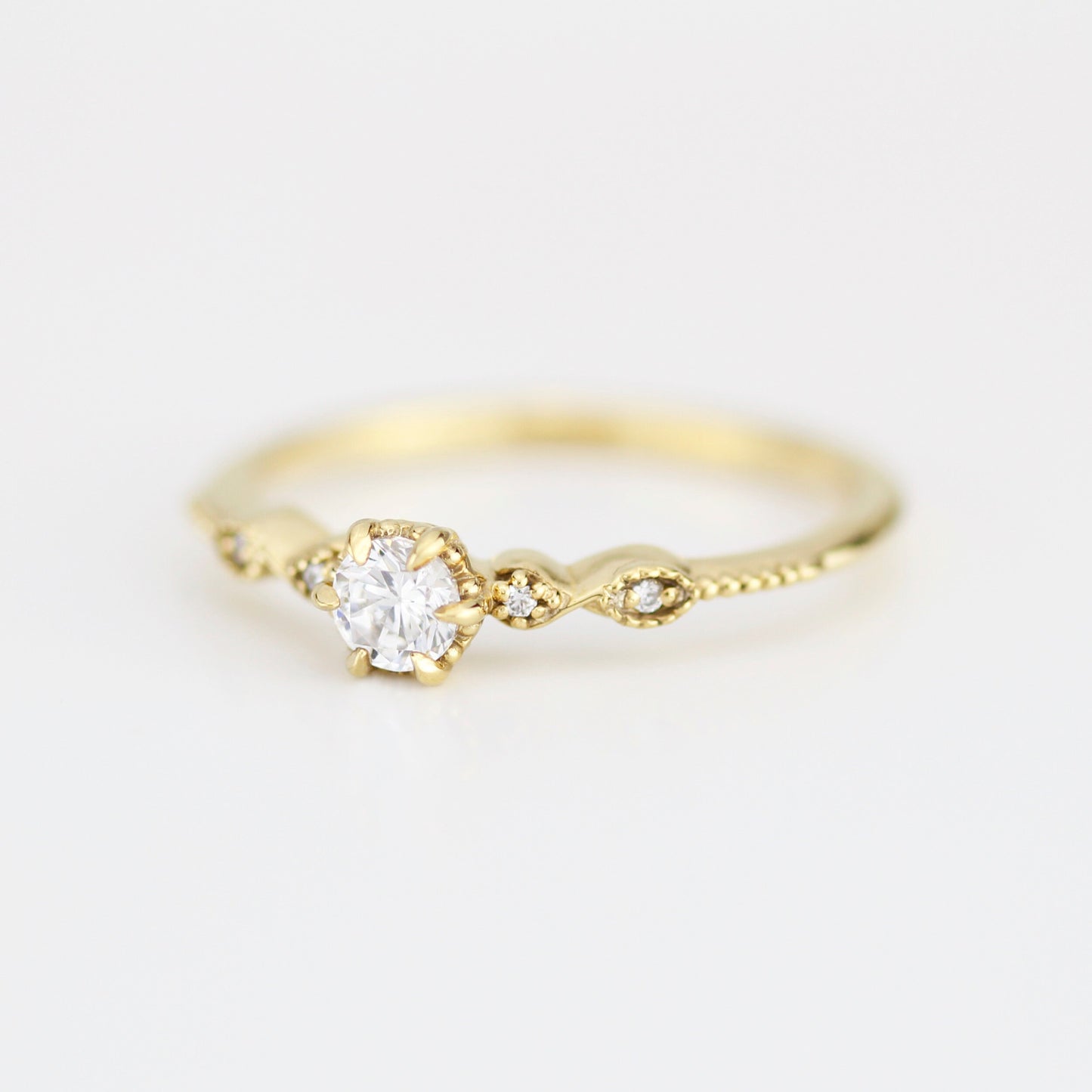Simple diamond ring, twisted ring, cross over diamond ring, vintage ring | R 363WD