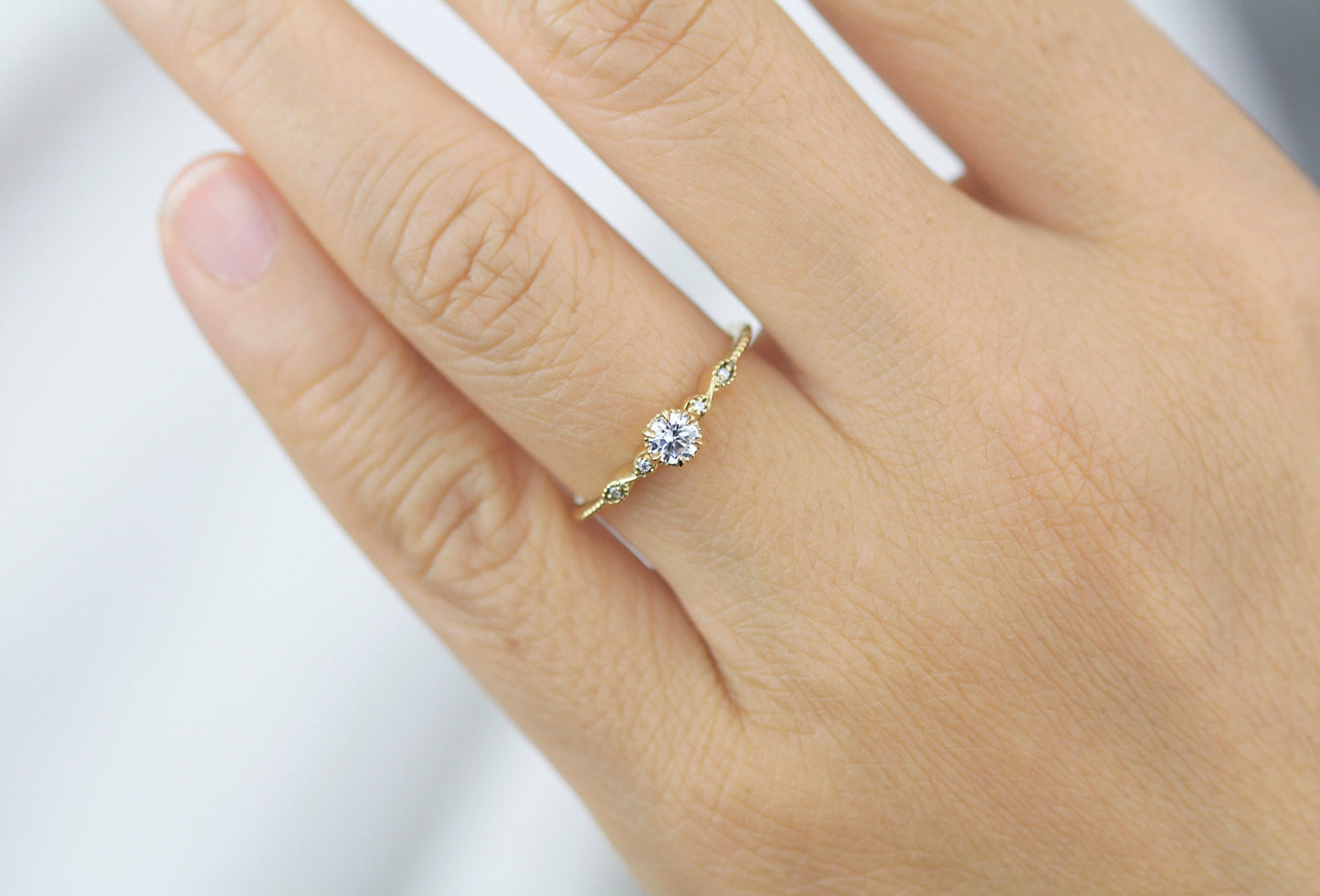 Simple diamond ring, twisted ring, cross over diamond ring, vintage ring | R 363WD