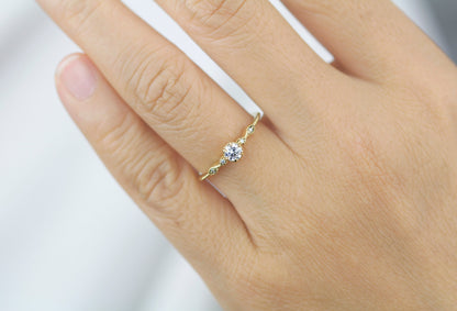 Simple diamond ring, twisted ring, cross over diamond ring, vintage ring | R 363WD