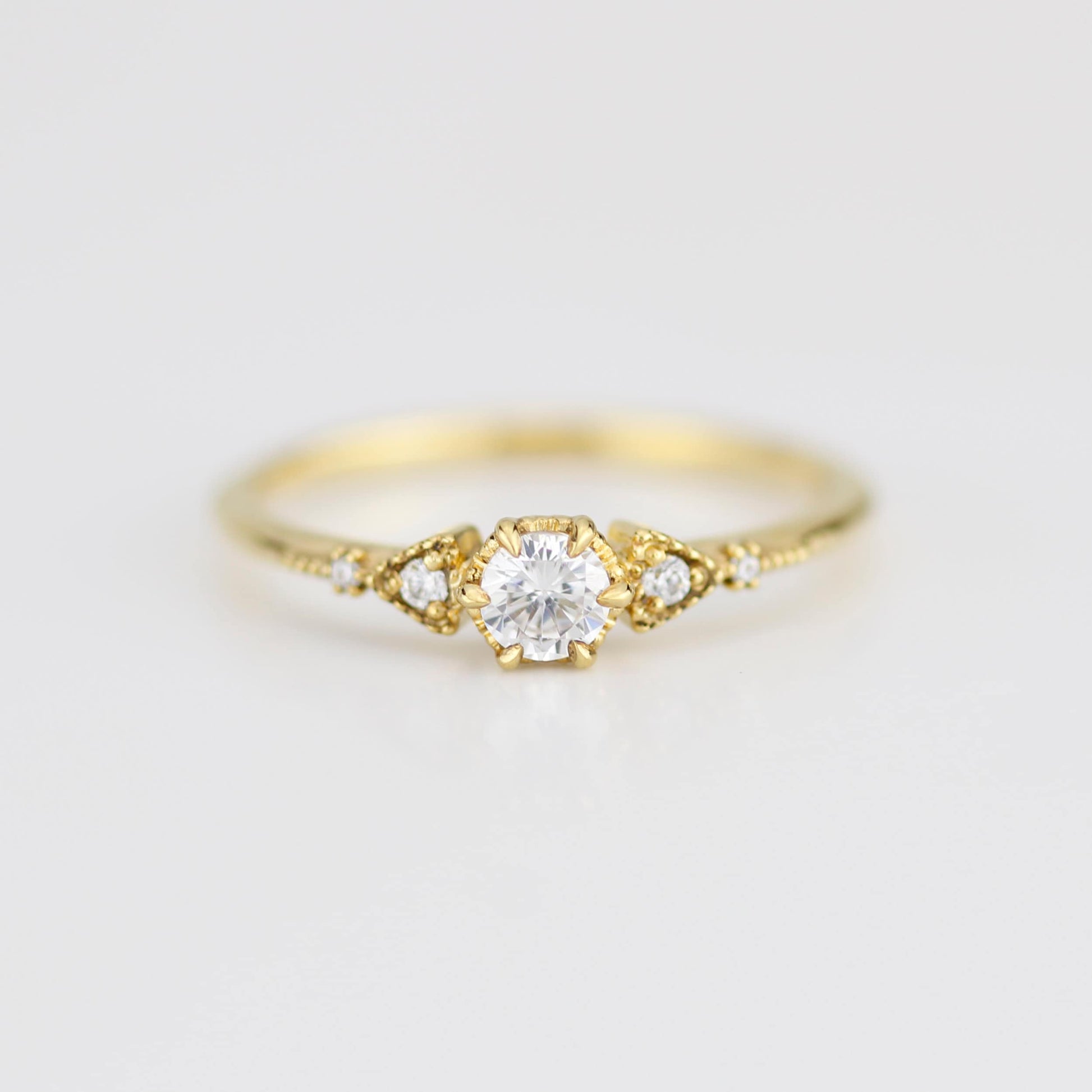 Round diamond engagement ring, geometric ring, minimalist ring, 18k diamond ring | R 367WD