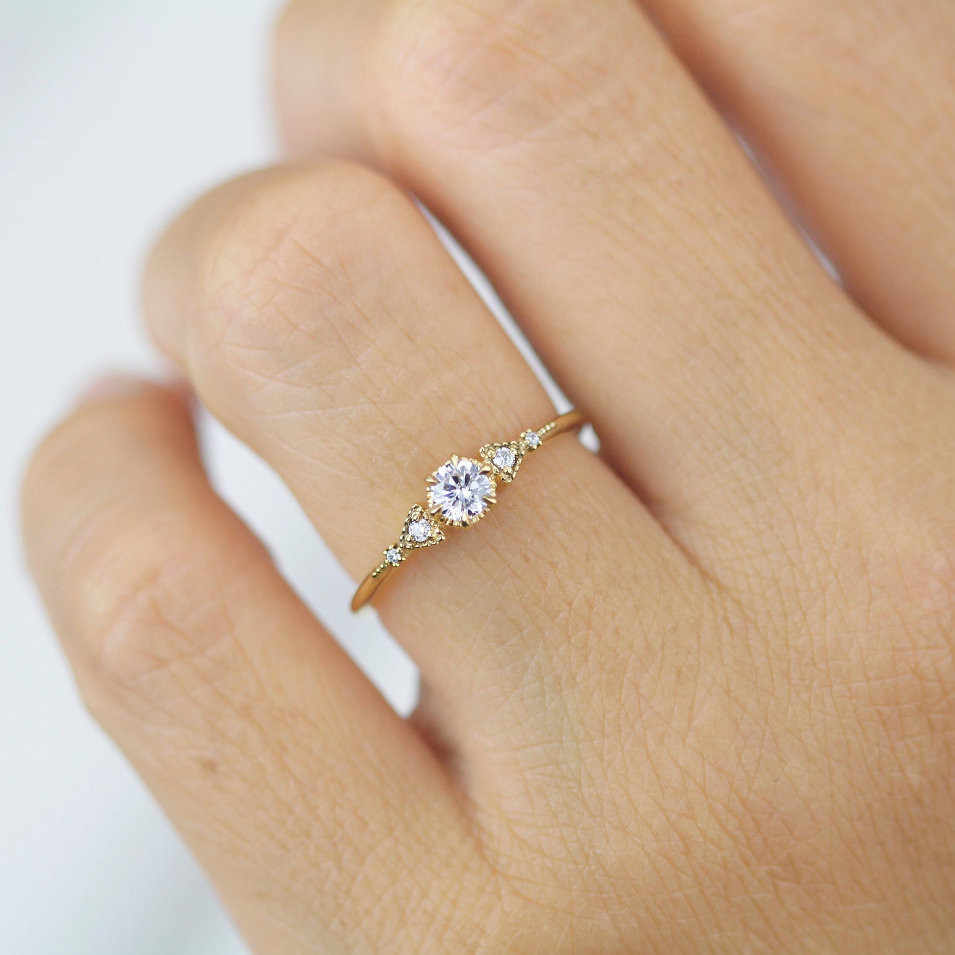 Round diamond engagement ring, geometric ring, minimalist ring, 18k diamond ring | R 367WD