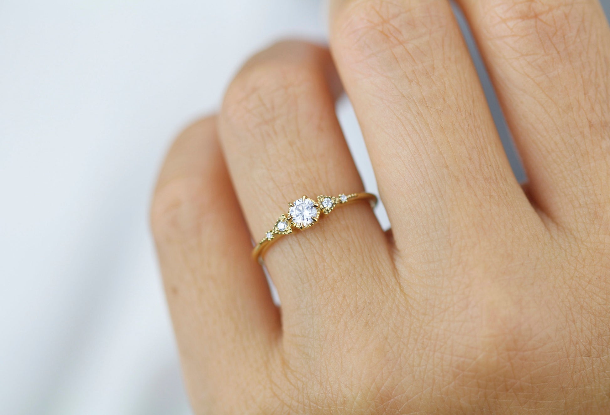 Round diamond engagement ring, geometric ring, minimalist ring, 18k diamond ring | R 367WD