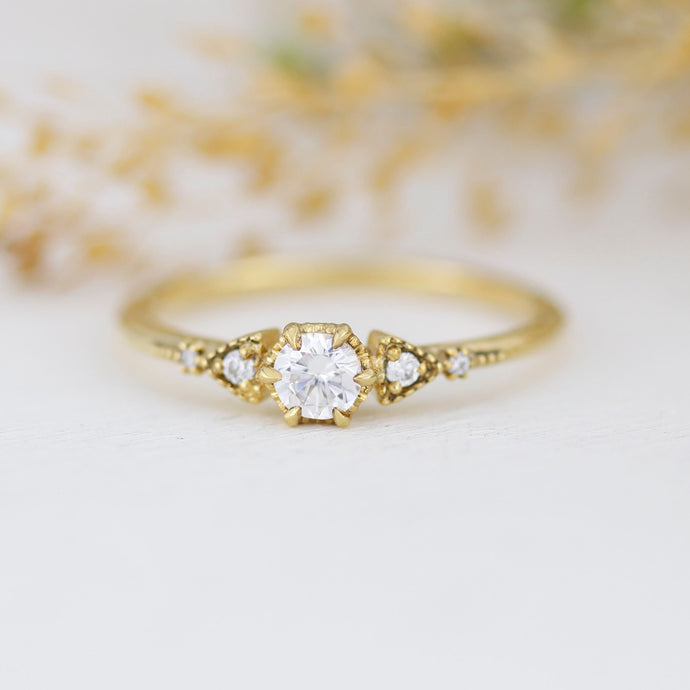 Round diamond engagement ring, geometric ring, minimalist ring, 18k diamond ring | R 367WD