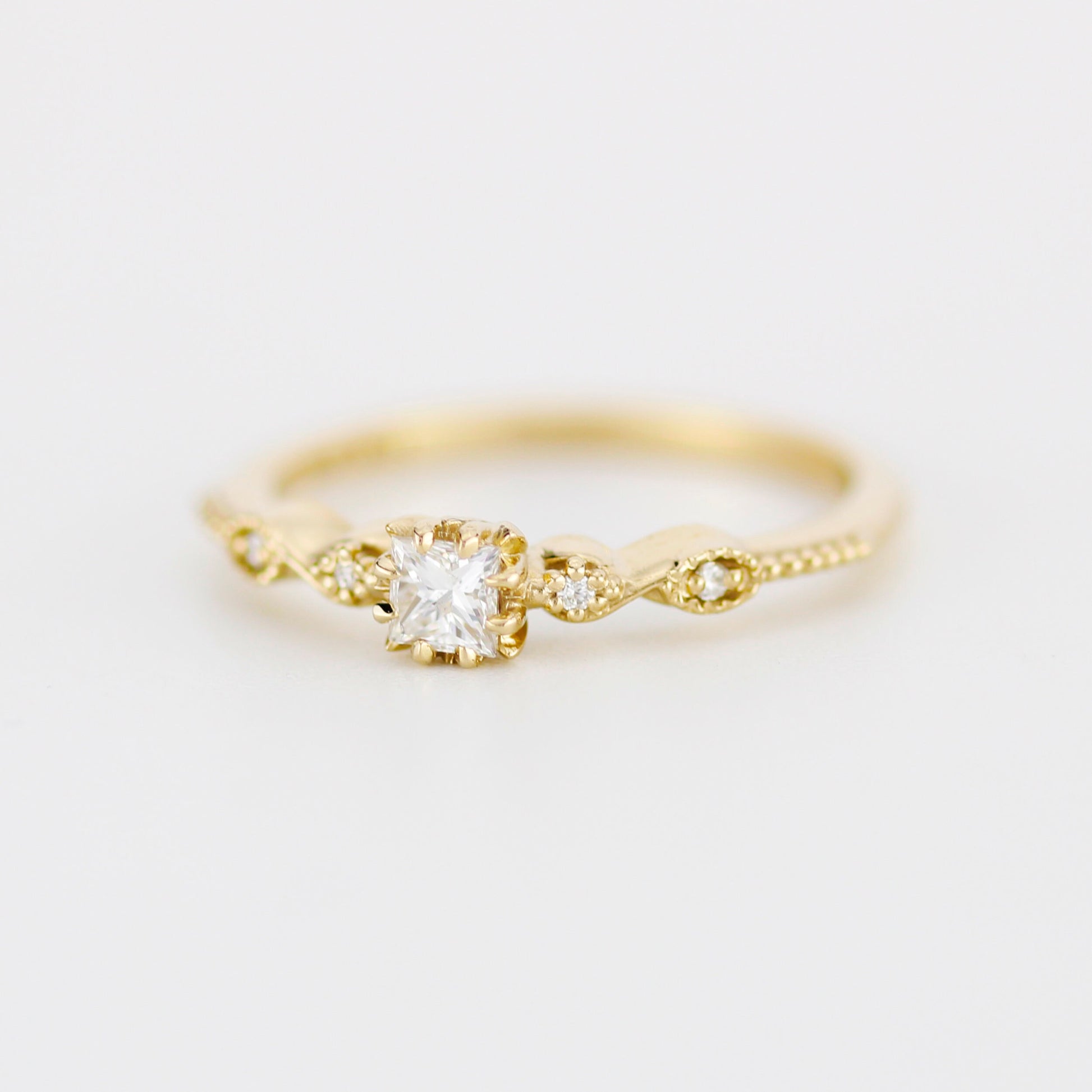Princess cut engagement ring, square diamond ring, 18k gold ring diamond | R 368WD