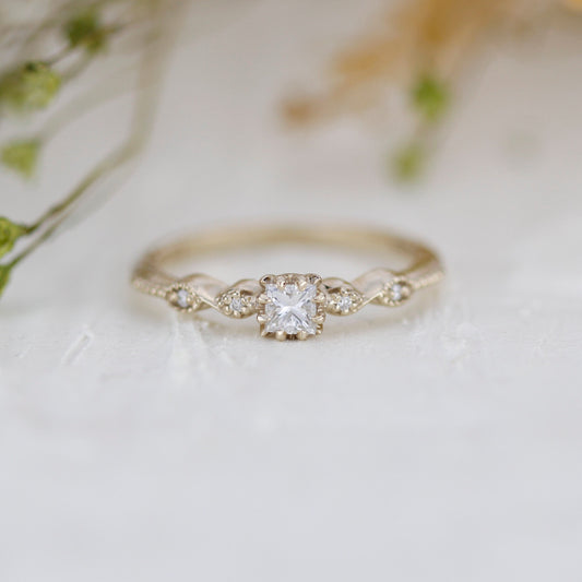 Princess cut engagement ring, square diamond ring, 18k gold ring diamond | R 368WD