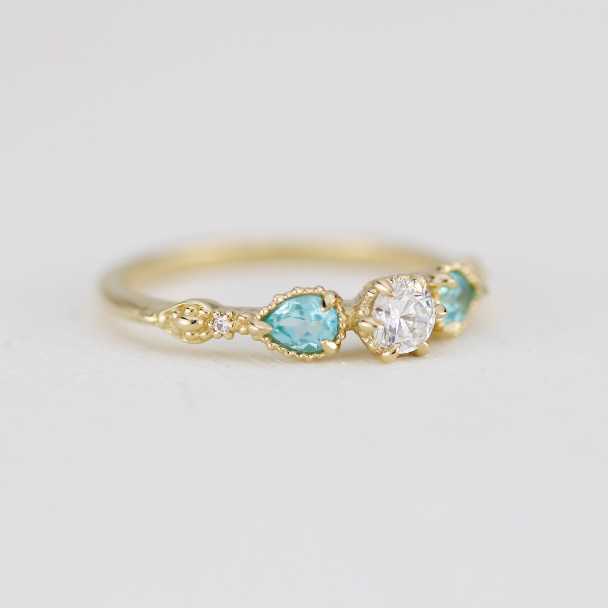 Elegant Diamond and Apatite Pear Ring in 18k Gold, simple engagement ring vintage, three stone diamond ring |R 374 Apatite